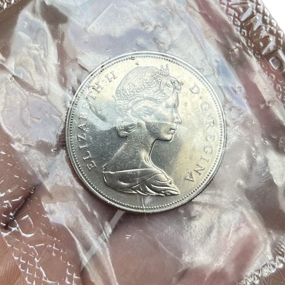 🎈$5 add on - 1968 CANADA DOLLAR - Elizabeth II *SEALED* - Picture 2 of 6